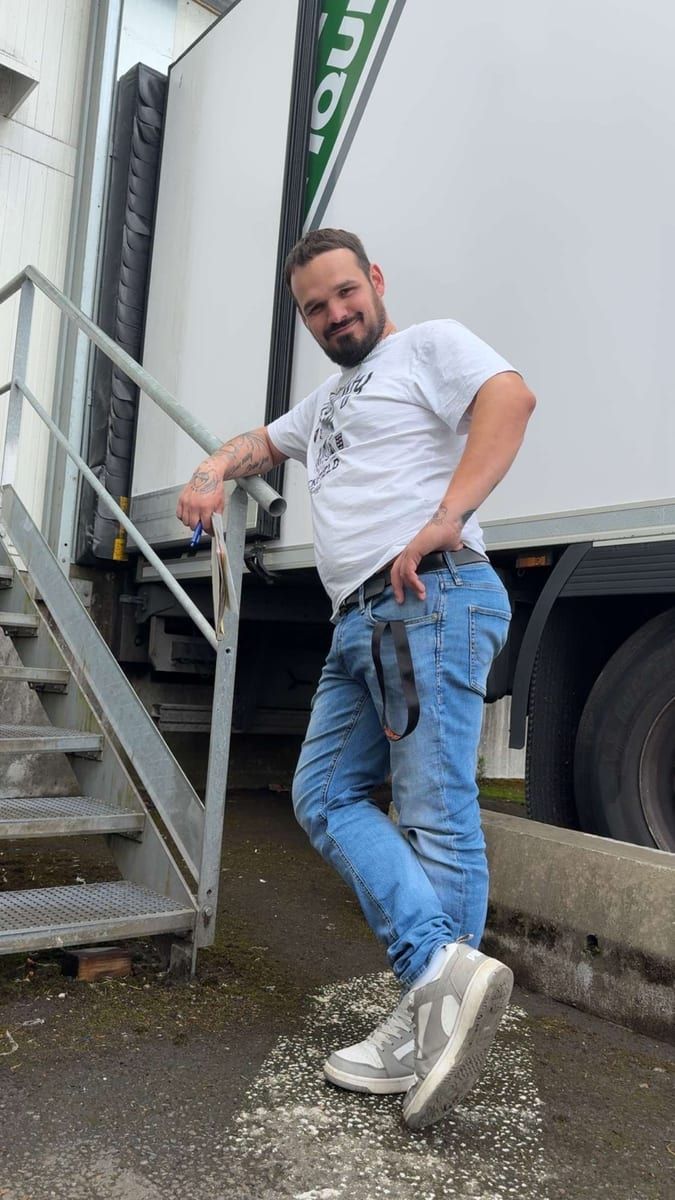 Sali - Rencontre gay à Mülchi Profil de Sali, 24 ans, Rencontre gay à Mülchi (Berne)