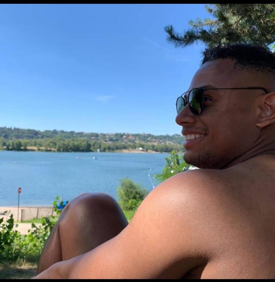 Liesse - Rencontre gay à Perrefitte Profil de Liesse, 33 ans, Rencontre gay à Perrefitte (Berne)