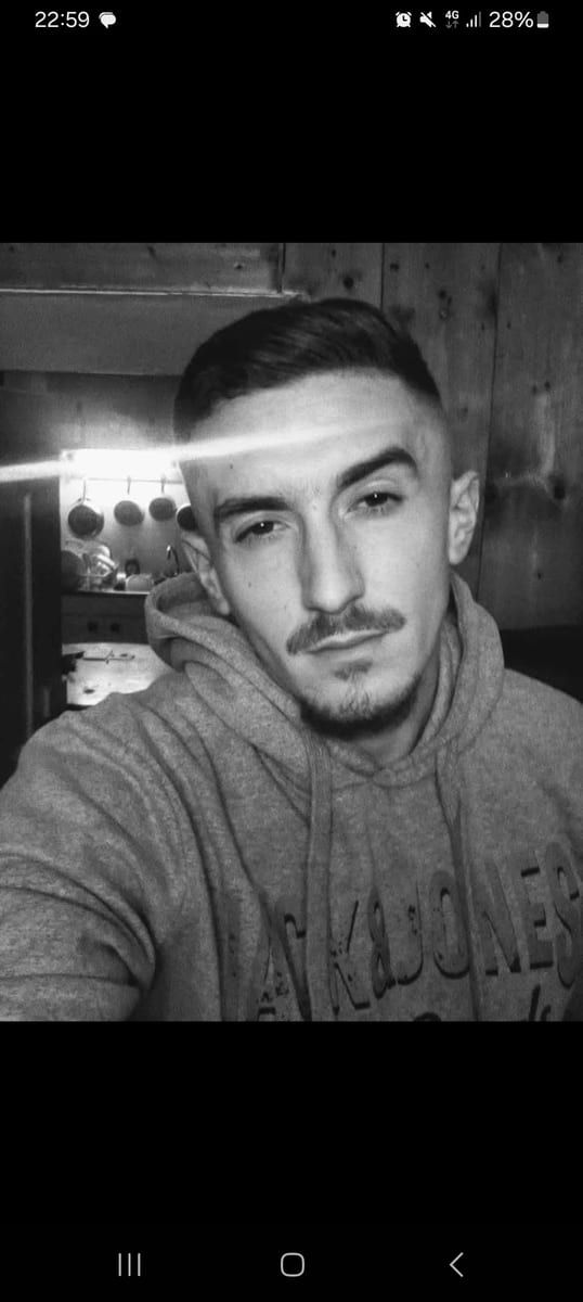 Vendelin - Rencontre gay à Koppigen Profil de Vendelin, 28 ans, Rencontre gay à Koppigen (Berne)