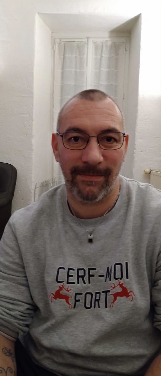 Alcino - Rencontre gay à Blumenstein Profil de Alcino, 33 ans, Rencontre gay à Blumenstein (Berne)