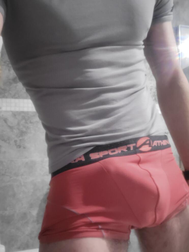 Profil de Yllies, 27 ans, Rencontre gay à Jens (Berne)